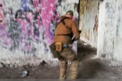 096
